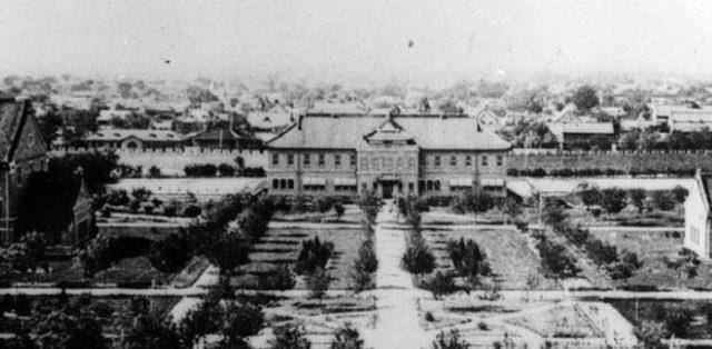 苹果版的英雄学院
:影响中国最大的四所学院，英雄从这里出发，为中国腾飞默默奉献