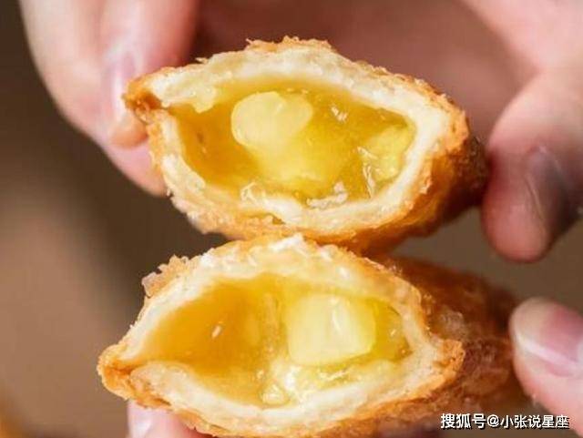 美食凤梨视频下载苹果版:四月菠萝正便宜，做成甜点，酸甜可口金黄酥脆，天天吃都不腻
