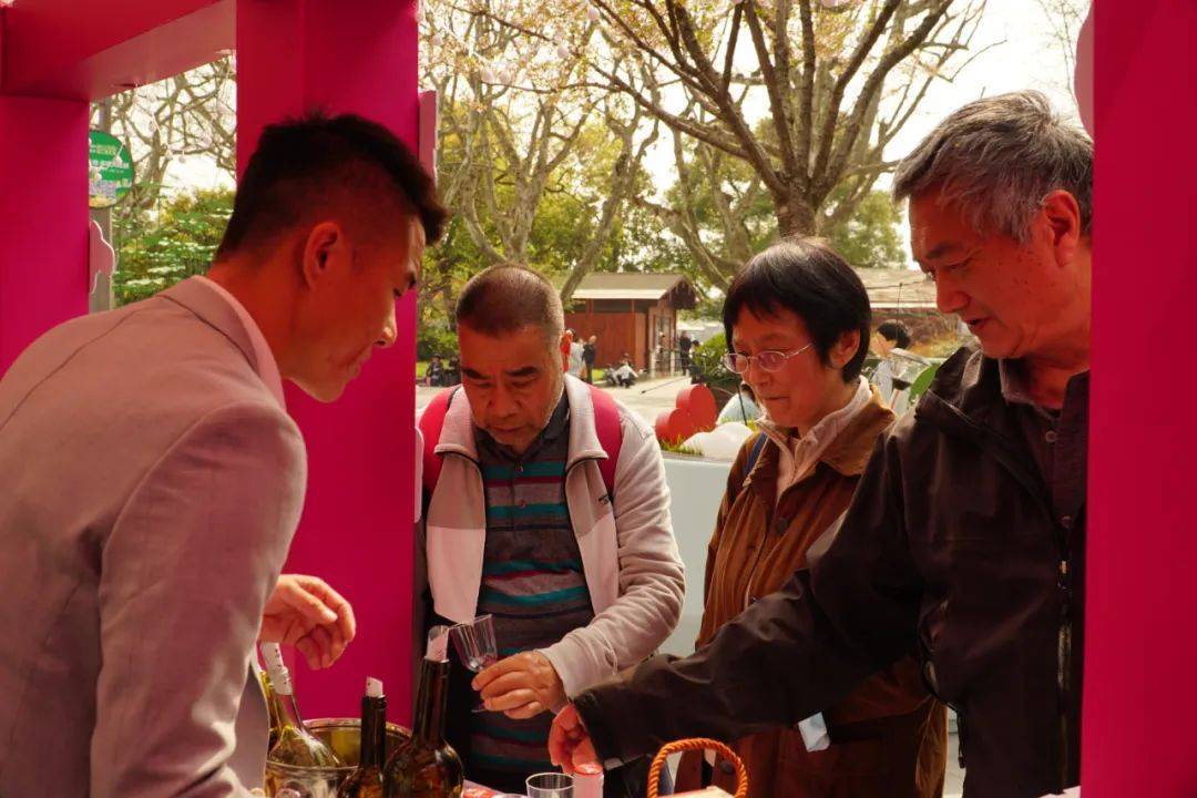 西子圈4.2苹果版:贺兰山东麓葡萄酒香“飘”西子湖畔-第3张图片-太平洋在线下载