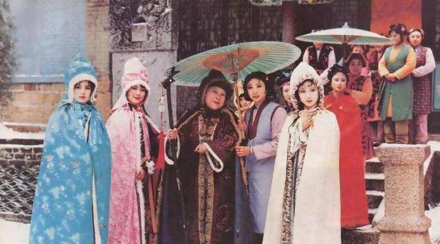 电视版的小苹果:为何87版电视观众普遍认为黛玉小性难伺候，只因这几处细节误导的
