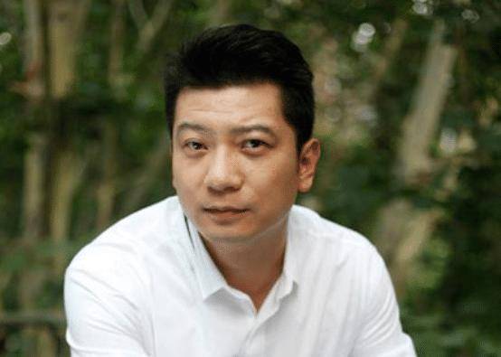 汤不火苹果版:曾与汤唯相恋，出道20年不温不火，凭借《庆余年》走上巅峰